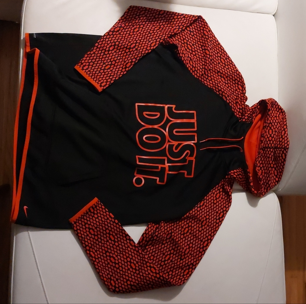 Nike Therma-Fit Black and Red Hoodie
